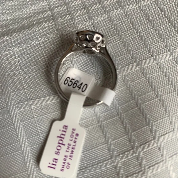 **STUNNING**lia sophia “Showdown” ring size 6 NWT 🏷️ - Picture 3 of 6
